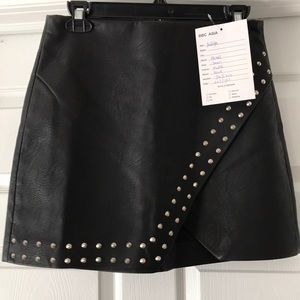 BLANKNYC BLACK LEATHER WITH STUDDED TRIM SKIRT